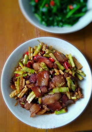 小笋炒腊肉的做法