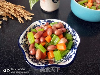 芹菜拌花生米的做法