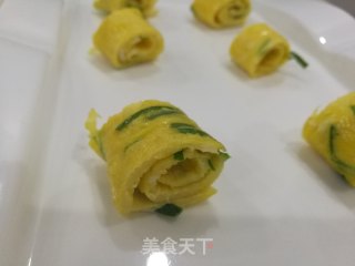 野葱鸡蛋卷的做法