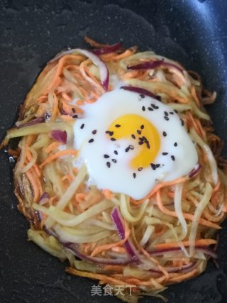 鸟巢太阳蛋～鸡蛋土豆丝饼的做法