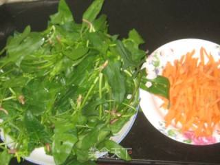 胡萝卜丝炒菠菜的做法步骤：1