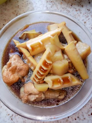 春笋炖鸡翅根的做法