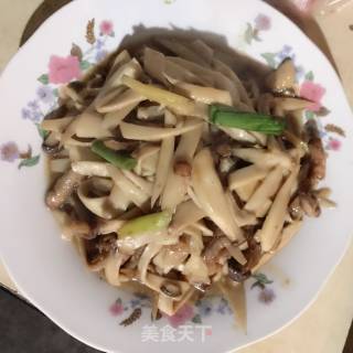 杏鲍菇炒肉丝的做法
