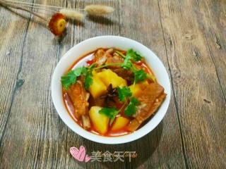 土豆烧排骨的做法