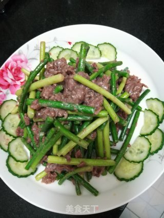 蒜苔炒牛肉的做法