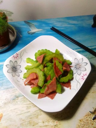苦瓜炒培根的做法
