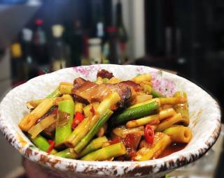 青笋炒腊肉的做法