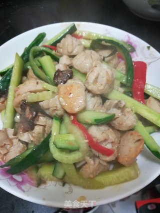鱼丸炒黄瓜的做法