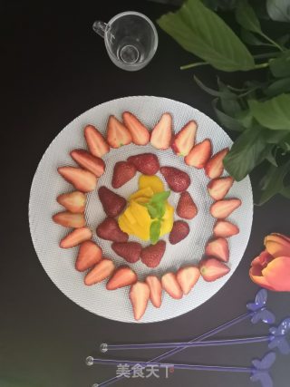 草莓芒果拼盘的做法
