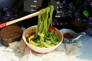 菜汁面条