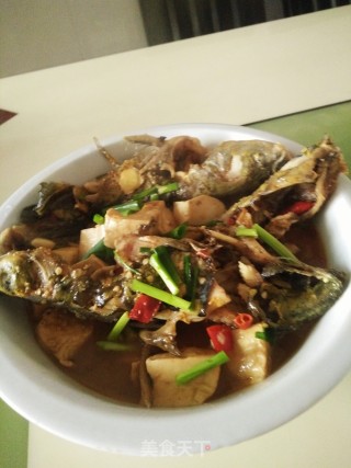 黄甲鱼烧豆腐的做法