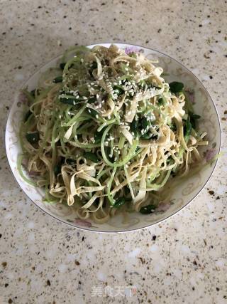 豆皮拌豆苗的做法