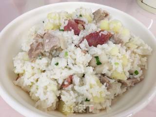 土豆腊肉煲仔饭的做法
