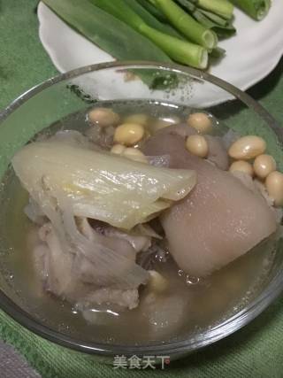 黄豆猪脚汤的做法