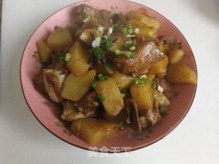 蒜香土豆烧小排的做法