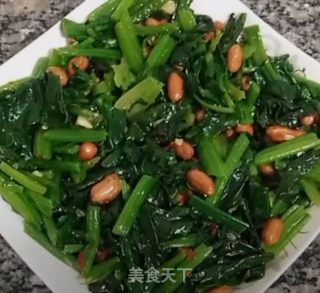 菠菜拌花生米的做法