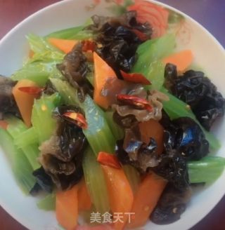 凉拌木耳芹菜的做法