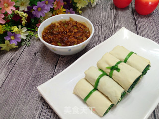 豆皮菠菜卷蘸酱的做法
