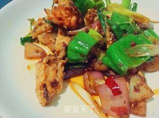 葱椒三文鱼头的做法