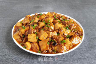 酱香肉丁焖豆腐的做法