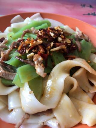炒肉凉粉牛筋面的做法