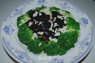 凉拌西兰花木耳的做法