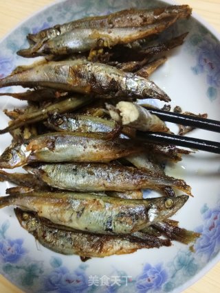 香煎多春鱼的做法