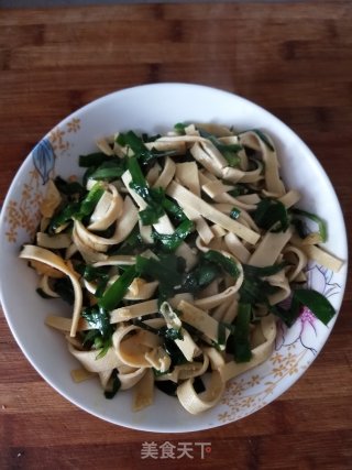 韭菜炒干豆腐的做法