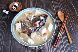 鱼头炖豆腐的做法
