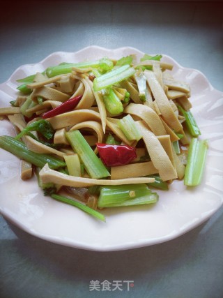 豆腐皮炒芹菜的做法