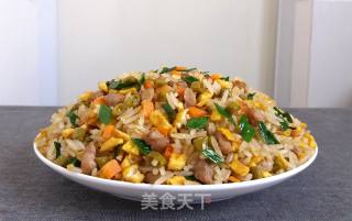酸豆角鸡蛋肉丁炒饭