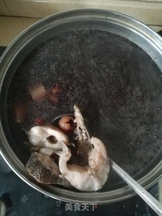 黑鱼黑豆汤的做法