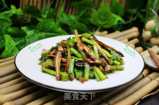 韭菜炒河鱼干的做法