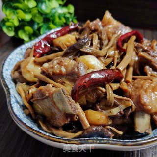 排骨焖茶树菇的做法