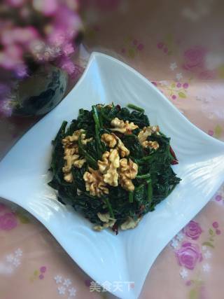 核桃仁菠菜的做法