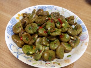 油焖蚕豆的做法