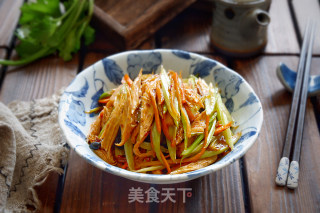 风味腐竹烩芹菜的做法