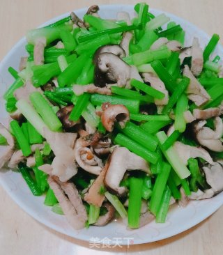 芹菜香菇小炒的做法
