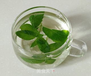 夏日饮品:薄荷茶