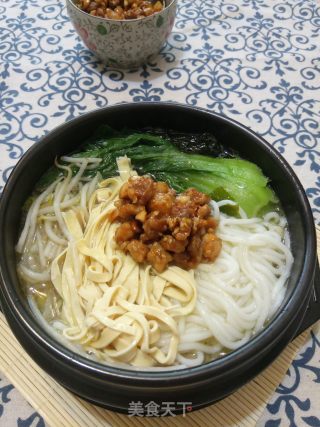 肉酱米线的做法