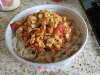杏鲍菇鸡蛋炸酱面的做法