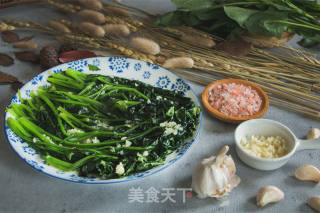 有蒜末就感觉大不一样的蒸菠菜的做法