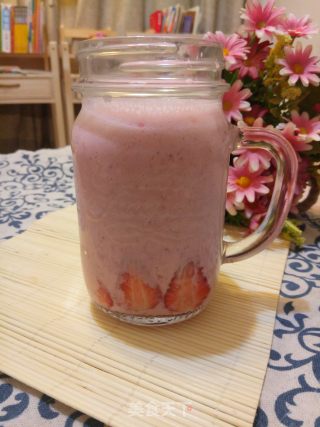 夏日饮品  草莓奶昔