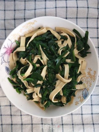 韭菜炒干豆腐的做法