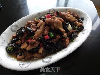青红辣椒木耳烧鸡的做法