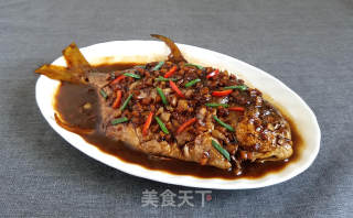 蒜香烧鲳鱼的做法