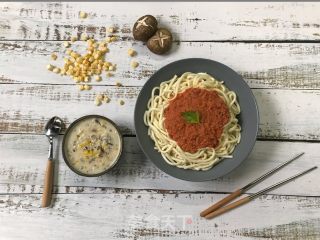 肉酱伊面+香菇玉米浓汤的做法