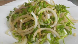 洋葱拌白虾皮的做法