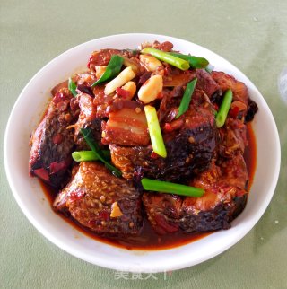 酱汁焖梭鱼的做法