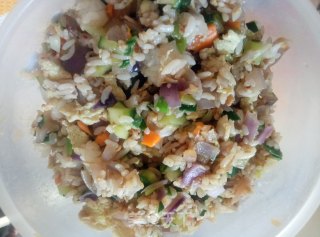 两个鸡蛋的炒饭的做法